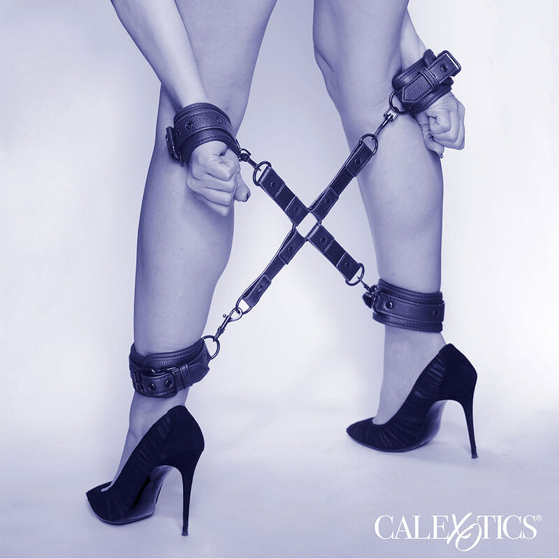 CALEXOTICS - NOCTURNAL CONECTOR HOG TIE CUERO AJUSTABLE NEGRO - Imagen 6